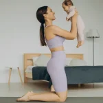 5-second Postpartum Posture Hack